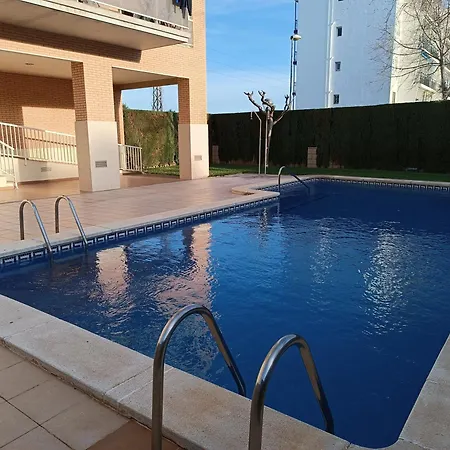 Nuevo Con Piscina Lejlighed